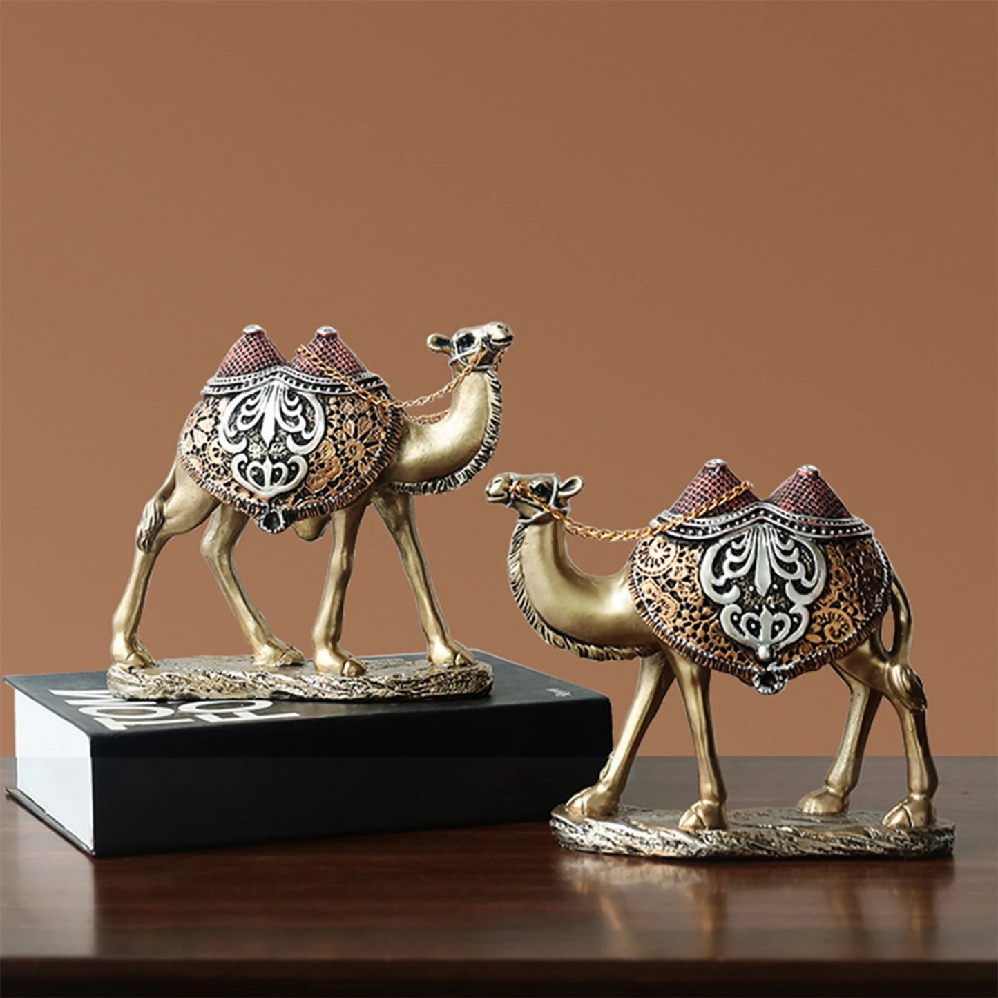 Modern Camel Resin Sculpture – Arabian Desert Figurine for Shelf & Desk Decor