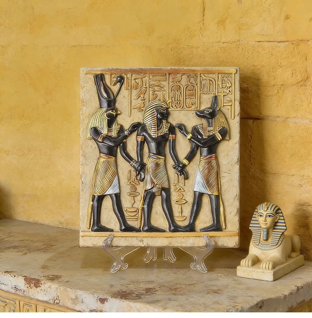 Pharaoh Circular Relief Plaque – 20cm Egyptian Pyramid Resin Desktop Decor