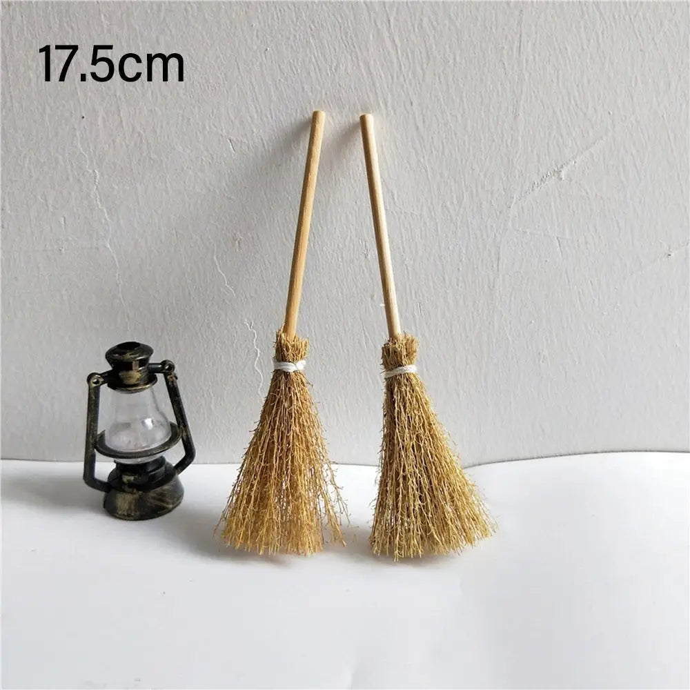 5Pcs/Bag Scene Mini Witch Broom Craft Ornaments Witch Tool Witch Straw Brooms Kitchen Garden Miniature Broom Party Decoration