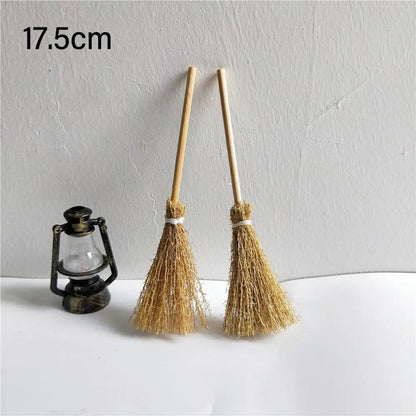 5Pcs/Bag Scene Mini Witch Broom Craft Ornaments Witch Tool Witch Straw Brooms Kitchen Garden Miniature Broom Party Decoration