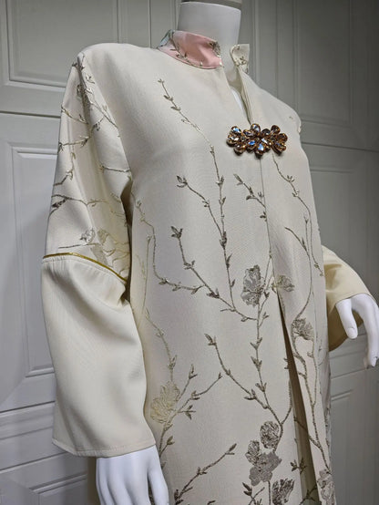 Gradient Grace – The Jacquard Homewear Kaftan for the Arab Woman in America