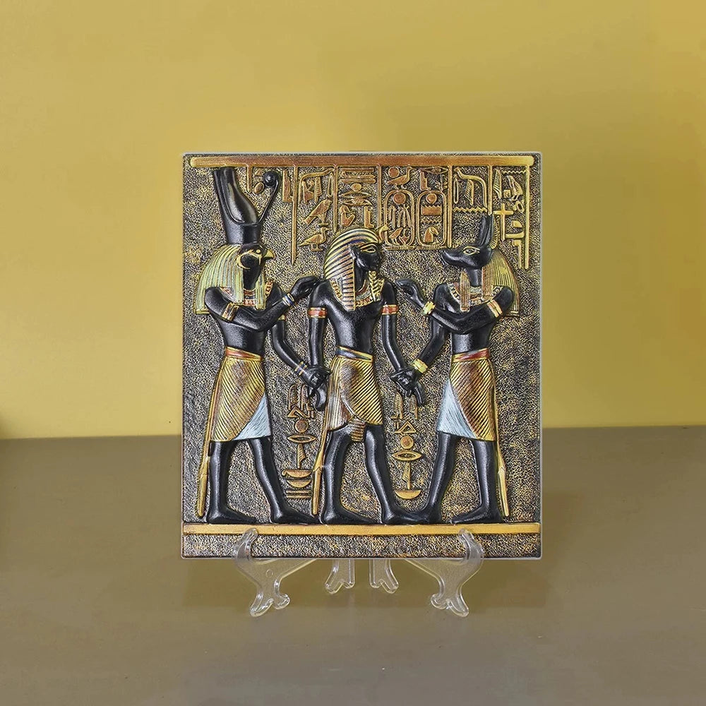 Pharaoh Circular Relief Plaque – 20cm Egyptian Pyramid Resin Desktop Decor