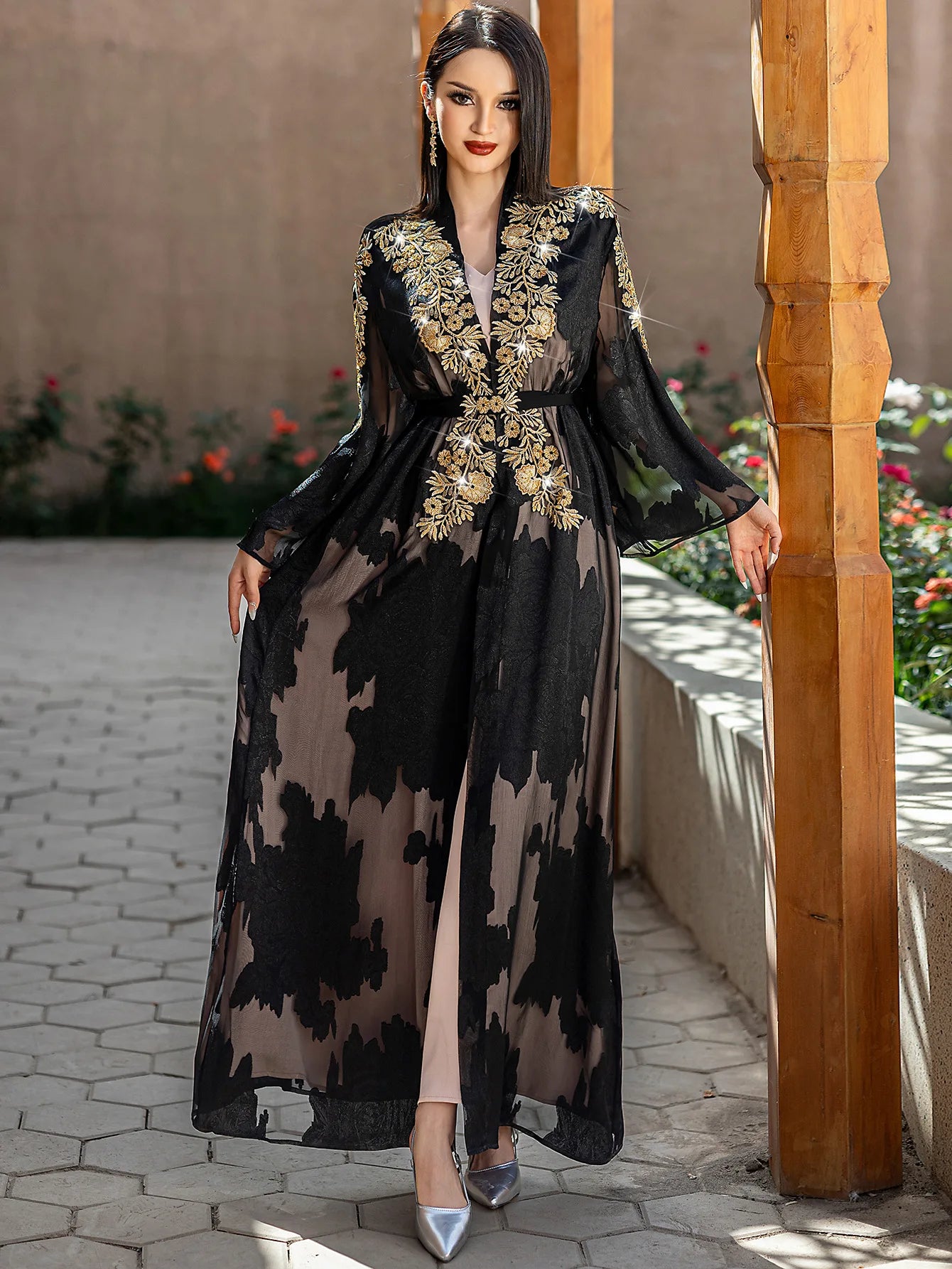 Dubai Dream – 2-Piece Embroidered Kimono Set for the Muslim Woman