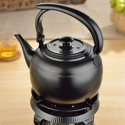 The Black Elegance – A Traditional Tea Kettle for the Modern Arab Home
