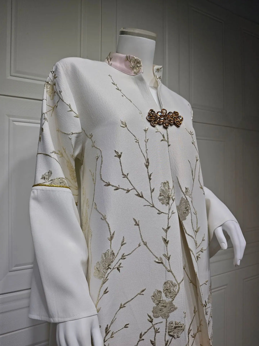 Gradient Grace – The Jacquard Homewear Kaftan for the Arab Woman in America