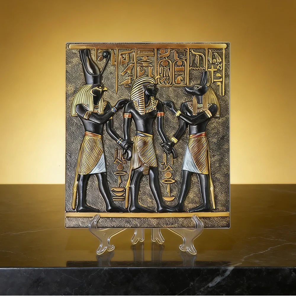 Pharaoh Circular Relief Plaque – 20cm Egyptian Pyramid Resin Desktop Decor