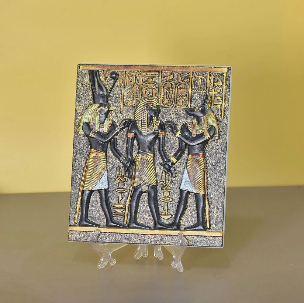 Pharaoh Circular Relief Plaque – 20cm Egyptian Pyramid Resin Desktop Decor