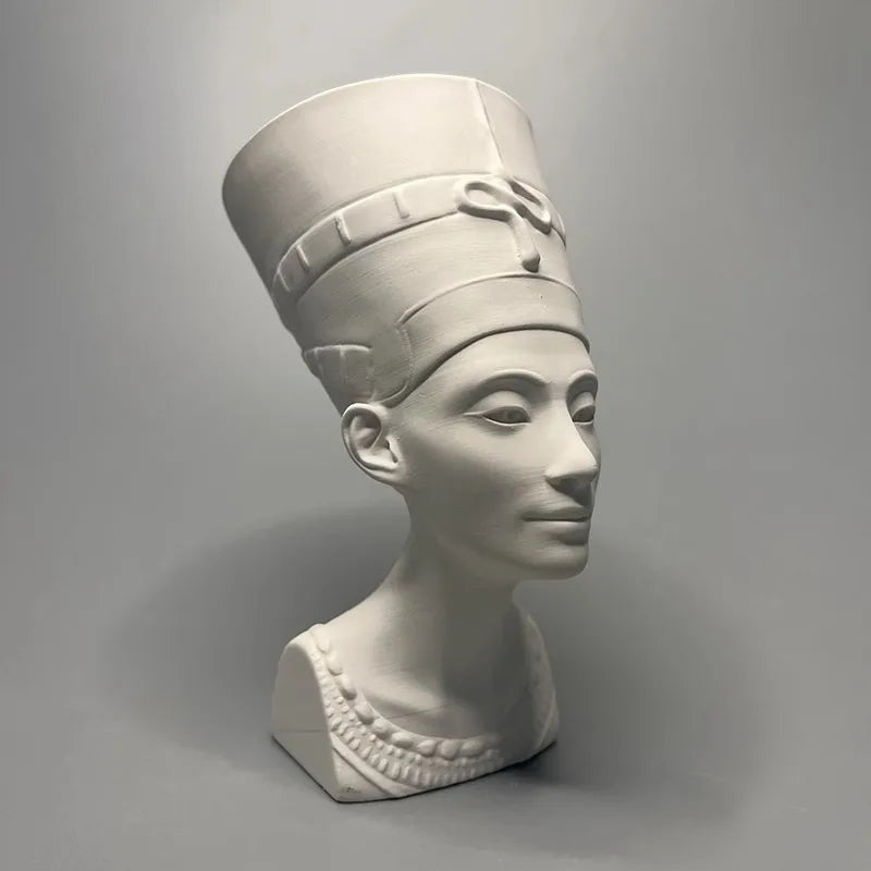 Nefertiti Plaster Bust – Ancient Egyptian Queen Sculpture for Desk & Room Decor