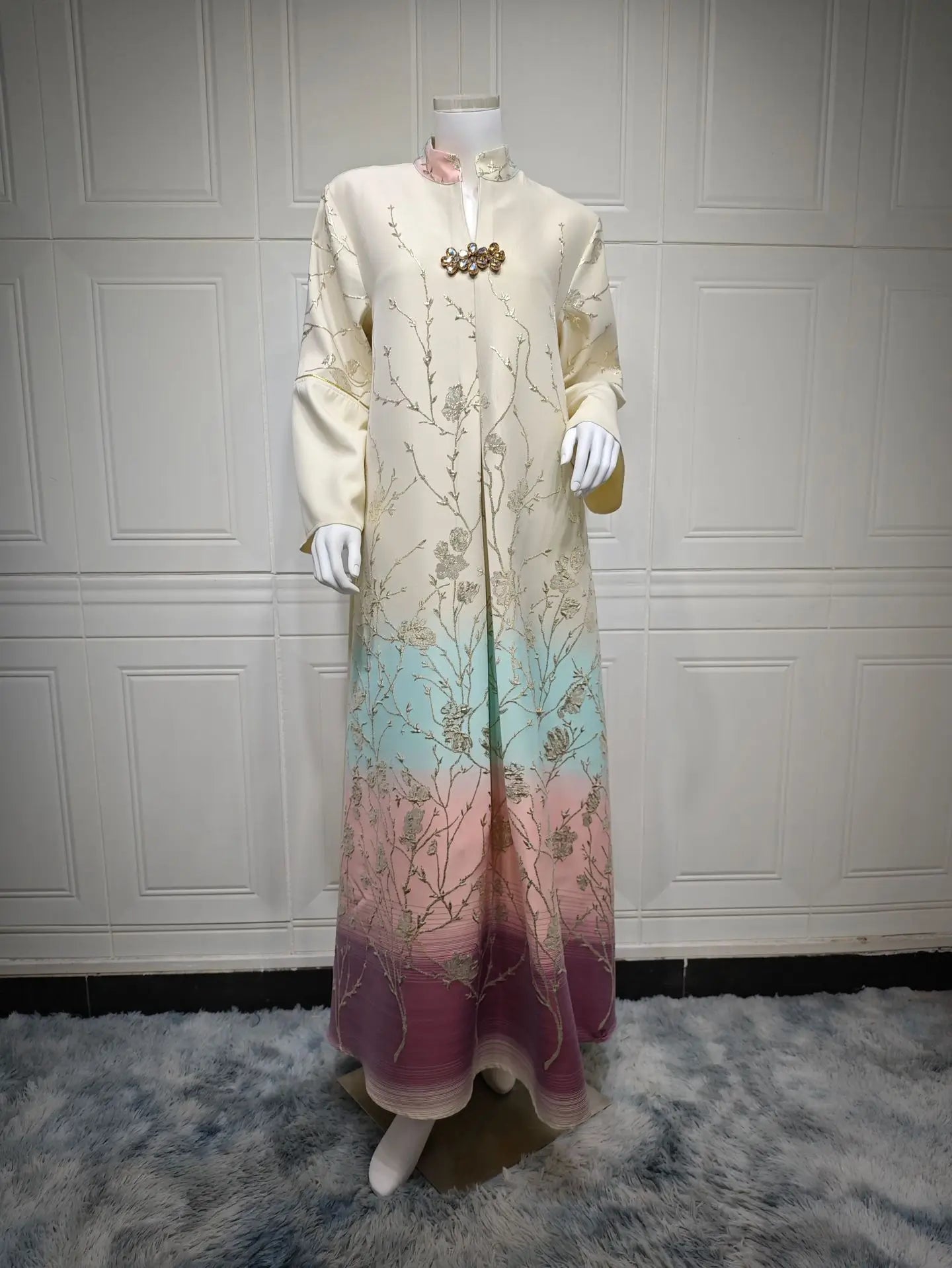 Gradient Grace – The Jacquard Homewear Kaftan for the Arab Woman in America