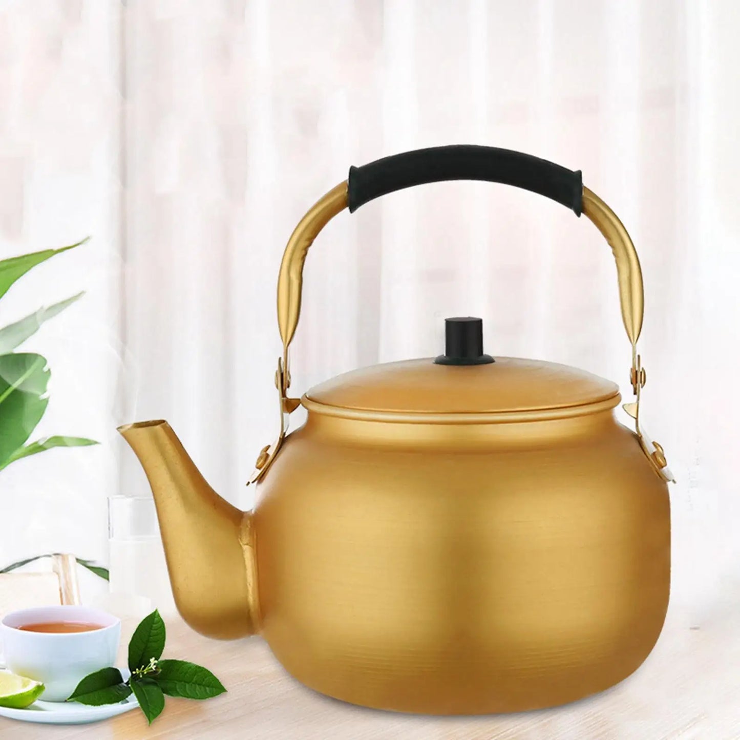 The Arabian Alu Kettle – A Touch of Gold for Your Tea Ritual
