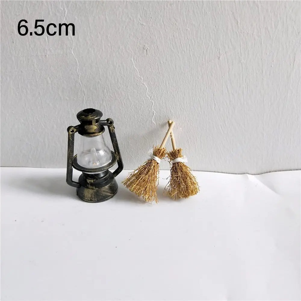 5Pcs/Bag Scene Mini Witch Broom Craft Ornaments Witch Tool Witch Straw Brooms Kitchen Garden Miniature Broom Party Decoration