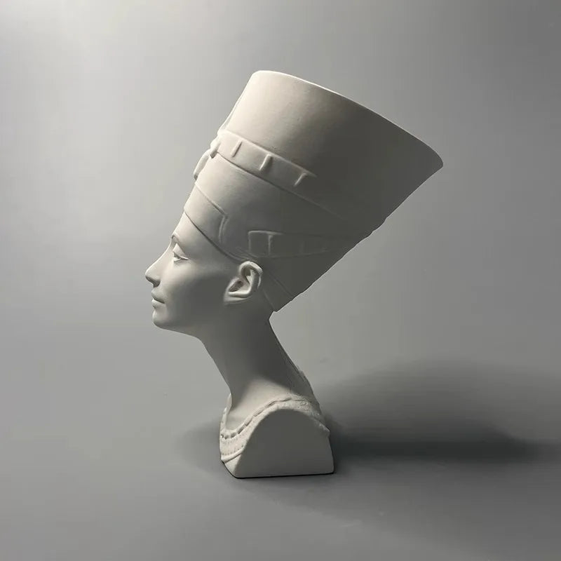 Nefertiti Plaster Bust – Ancient Egyptian Queen Sculpture for Desk & Room Decor