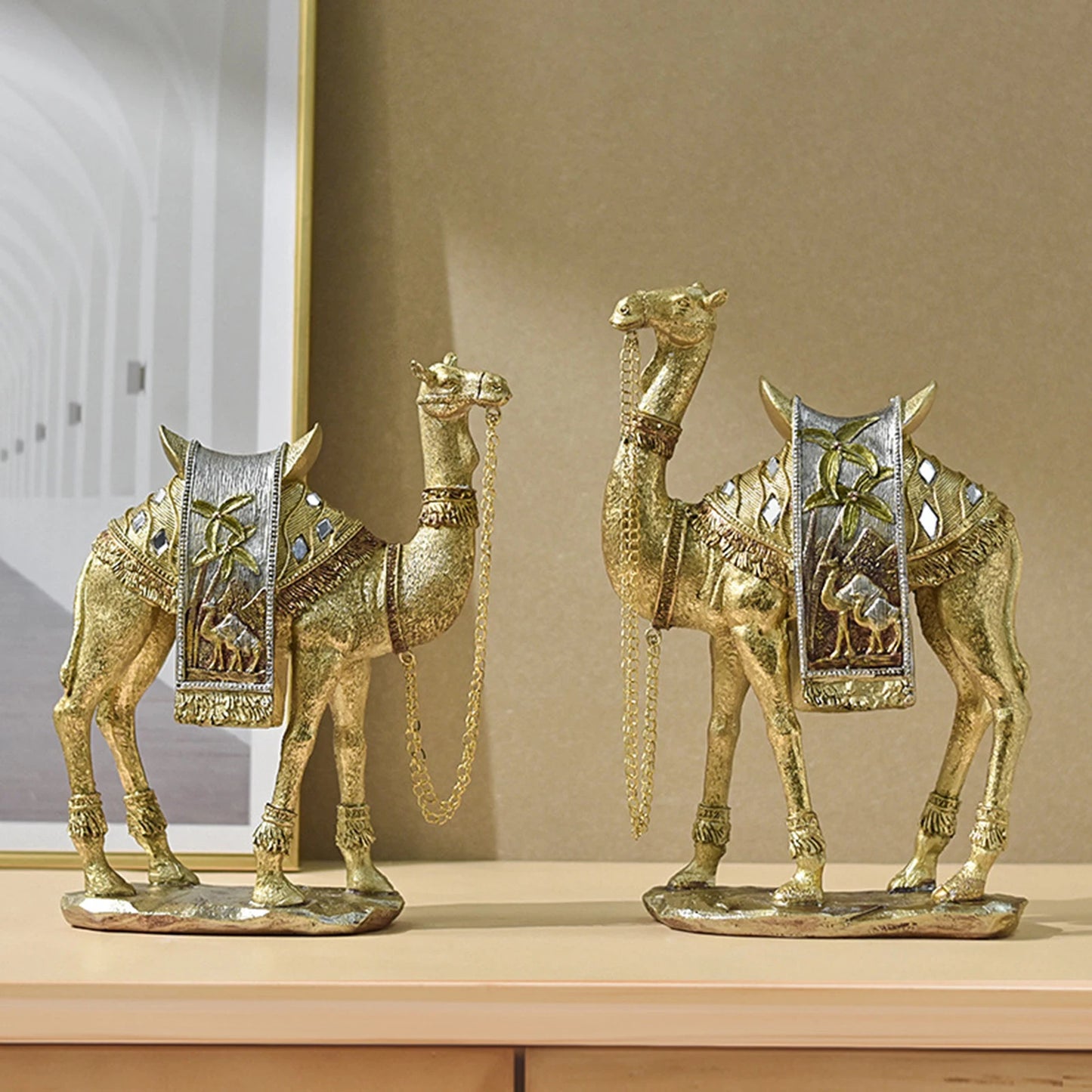 Modern Camel Resin Sculpture – Arabian Desert Figurine for Shelf & Desk Decor