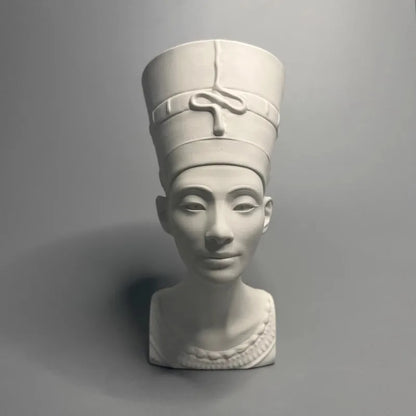 Nefertiti Plaster Bust – Ancient Egyptian Queen Sculpture for Desk & Room Decor