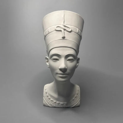 Nefertiti Plaster Bust – Ancient Egyptian Queen Sculpture for Desk & Room Decor