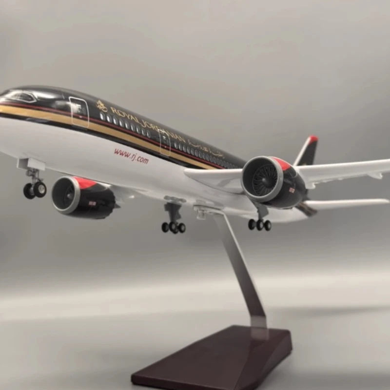 Royal Jordanian B787 Model 1:130 – Light & Wheel Diecast Resin Aircraft Display