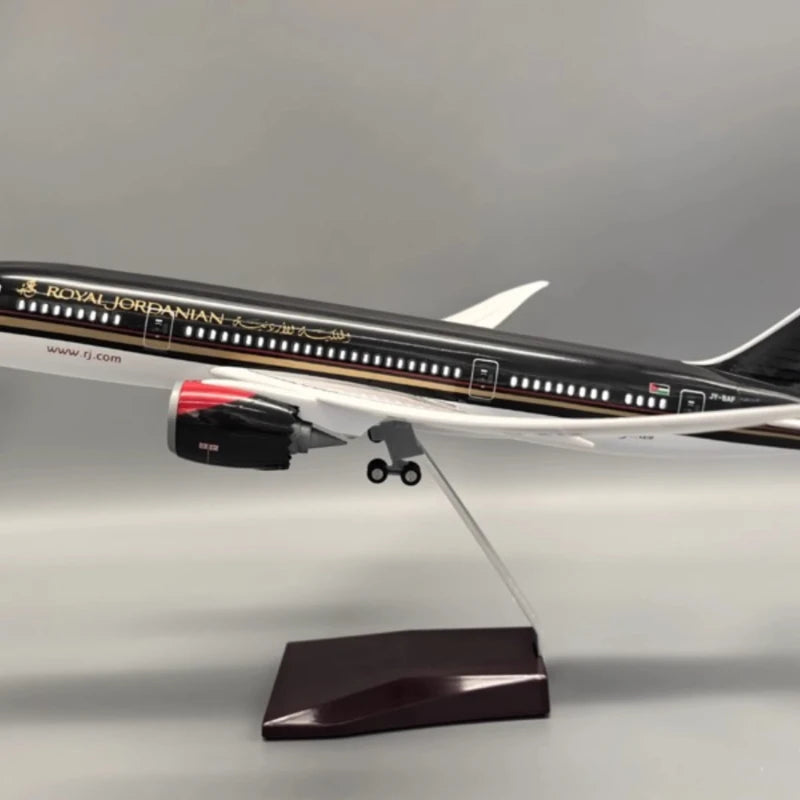 Royal Jordanian B787 Model 1:130 – Light & Wheel Diecast Resin Aircraft Display